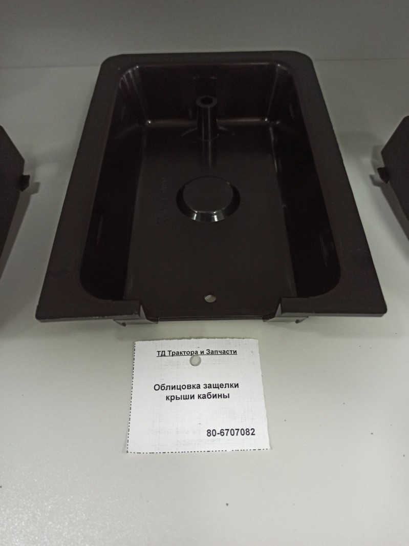 Облицовка защелки крыши кабины — 1