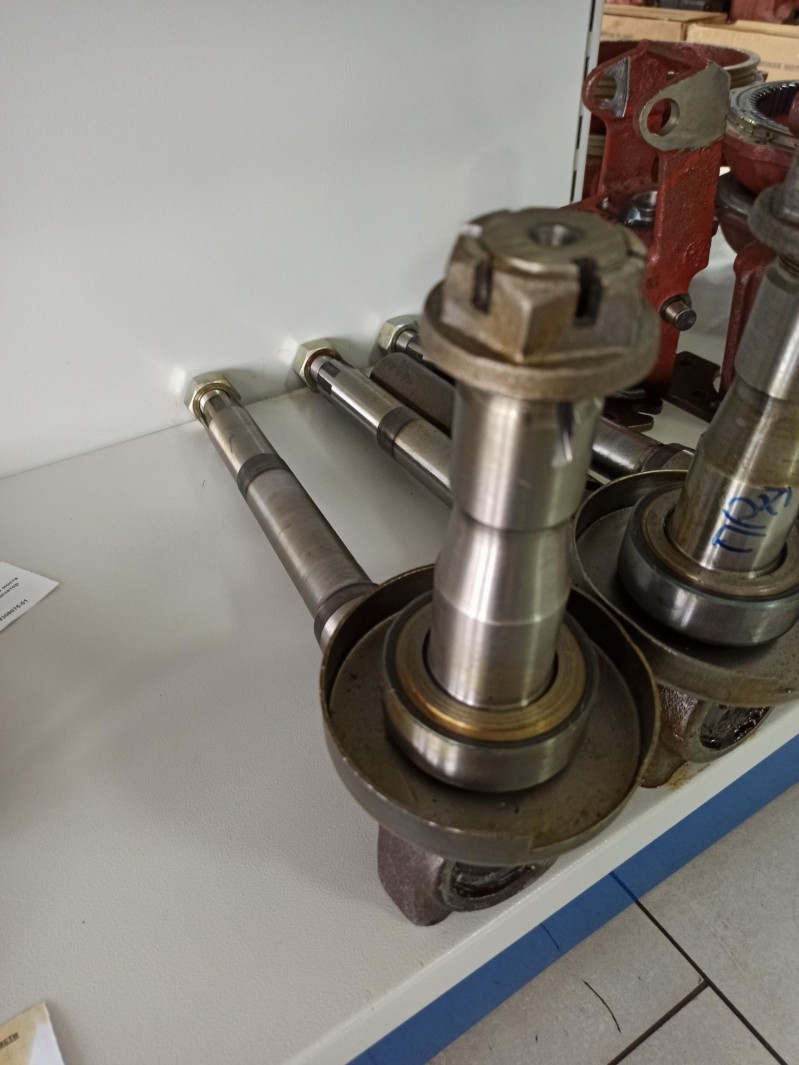 Цапфа МТЗ-80 левая — 1