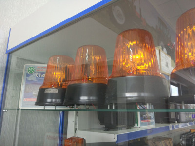 Маяк проблесковый (12В) на болтах