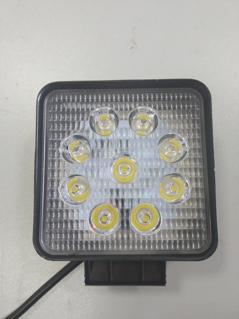 Фара светодиодная CH006 27W 9 диодов по 3W (габаритные размеры 108*138*60мм)квадратная — 1
