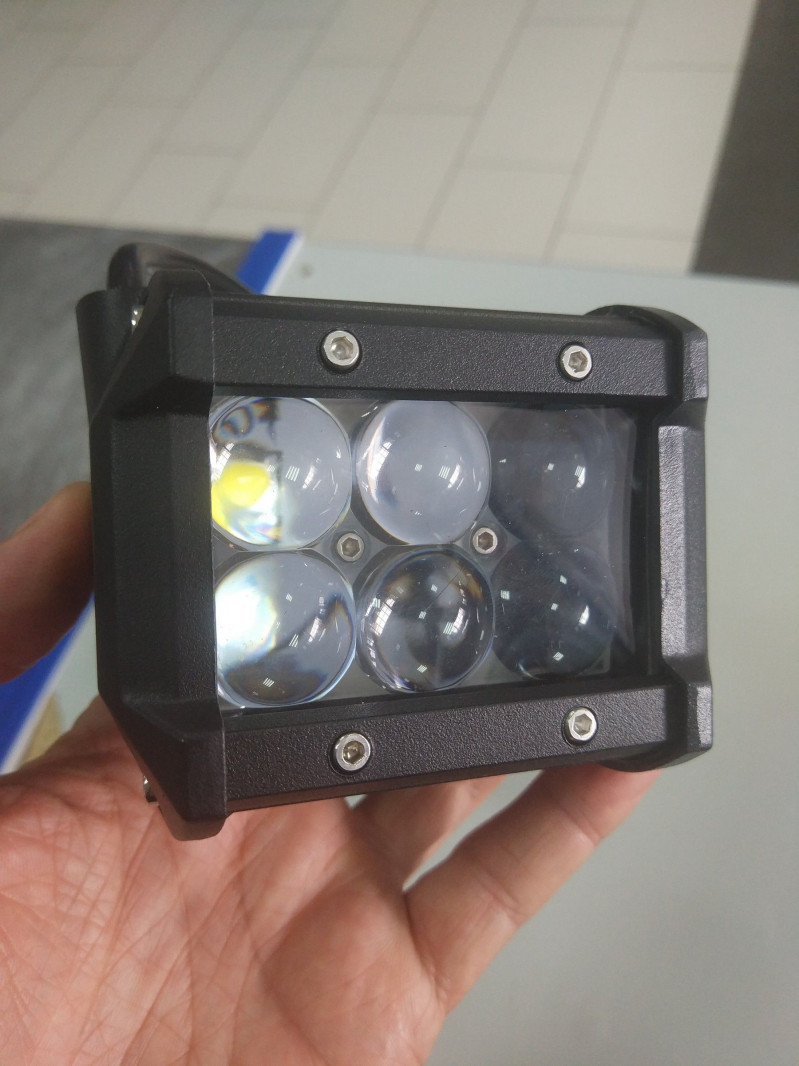 Фара светодиодная CH019В 18W 4D 6 диодов по 3W (выпуклая линза)(габаритные размеры)65*80*96мм — 1